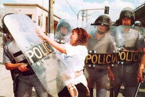 Conflito entre PMs e parentes de detentos Foto: Ormuzd Alves/Folha Imagem